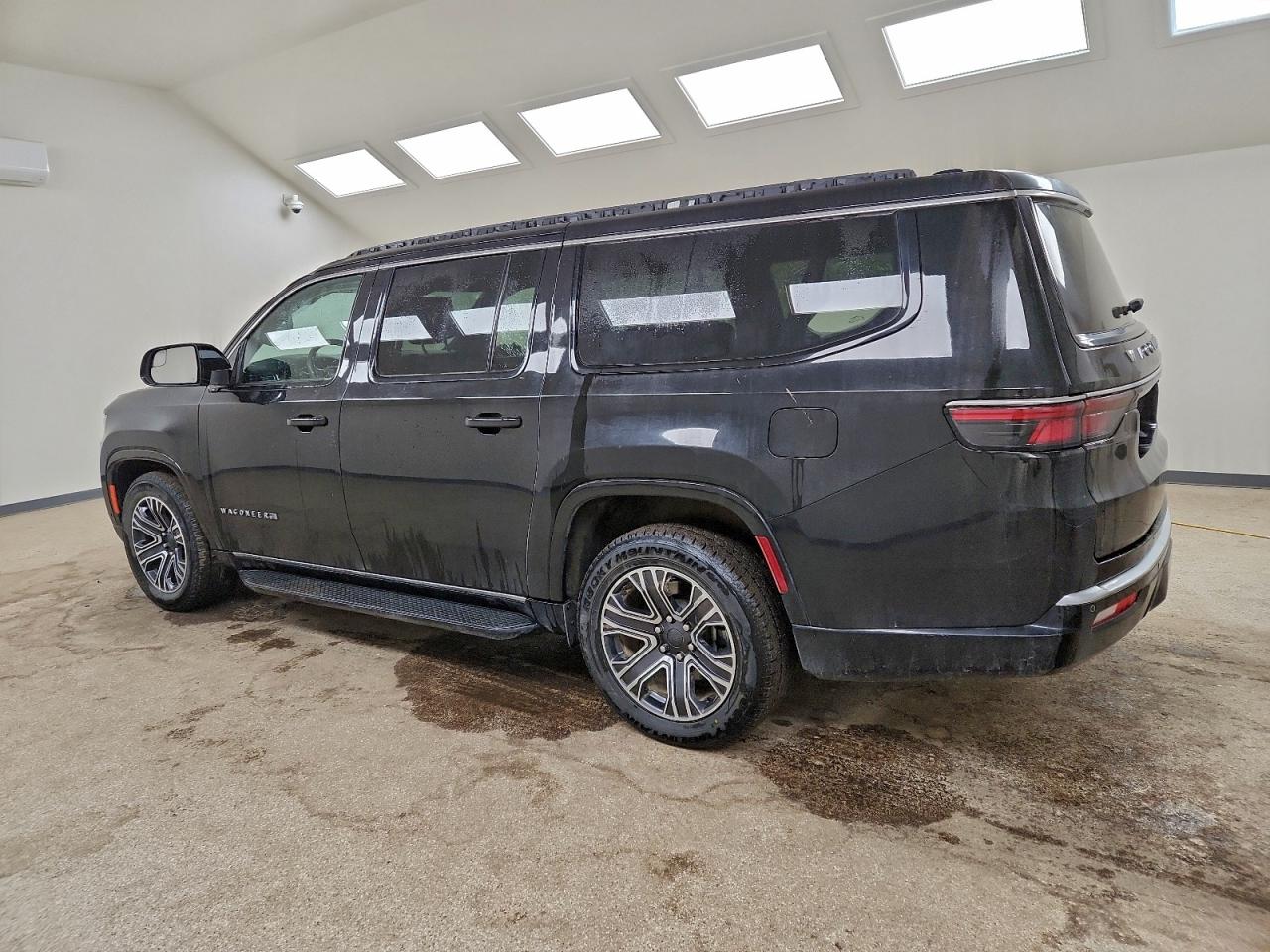 2024 Jeep Wagoneer L Series Ii VIN: 1C4SJSBP4RS175798 Lot: 97309225