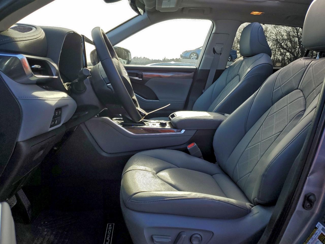 2024 Toyota Highlander Le VIN: 5TDKDRBH7RS575081 Lot: 96917925