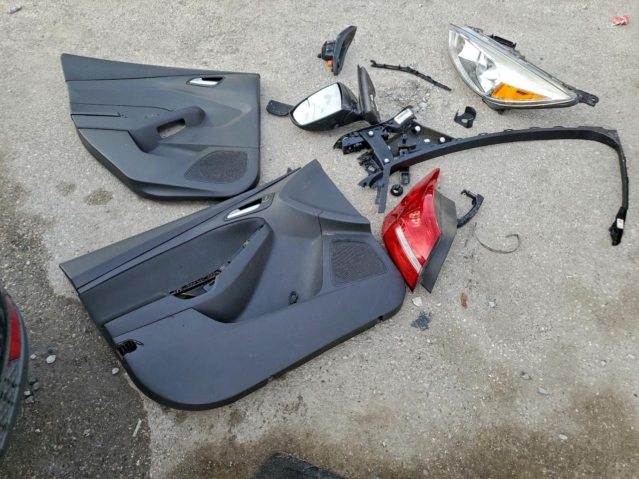 2018 Ford Focus Se VIN: 1FADP3F25JL245678 Lot: 94336325