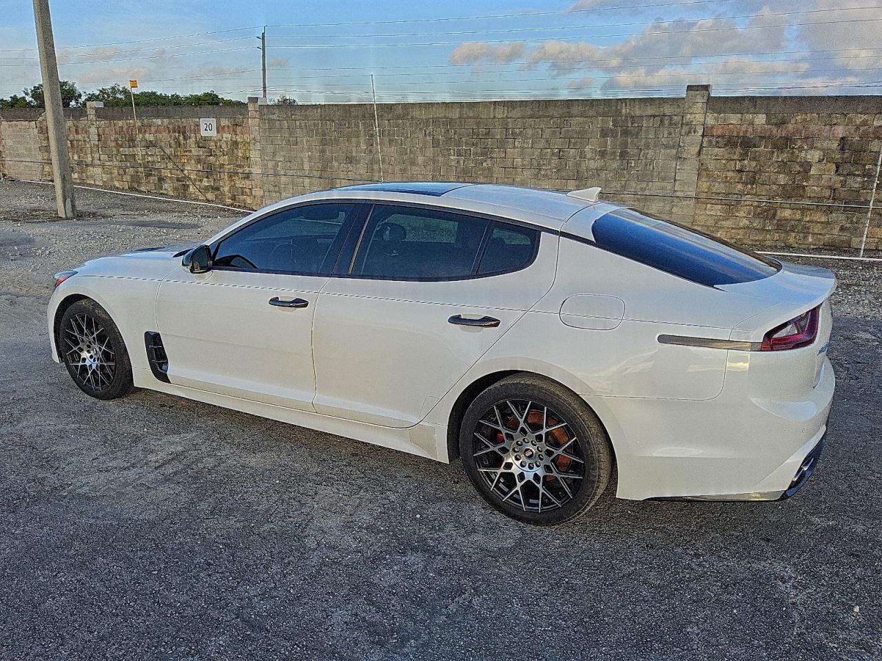 2018 Kia Stinger Premium VIN: KNAE25LA7J6013048 Lot: 92621345