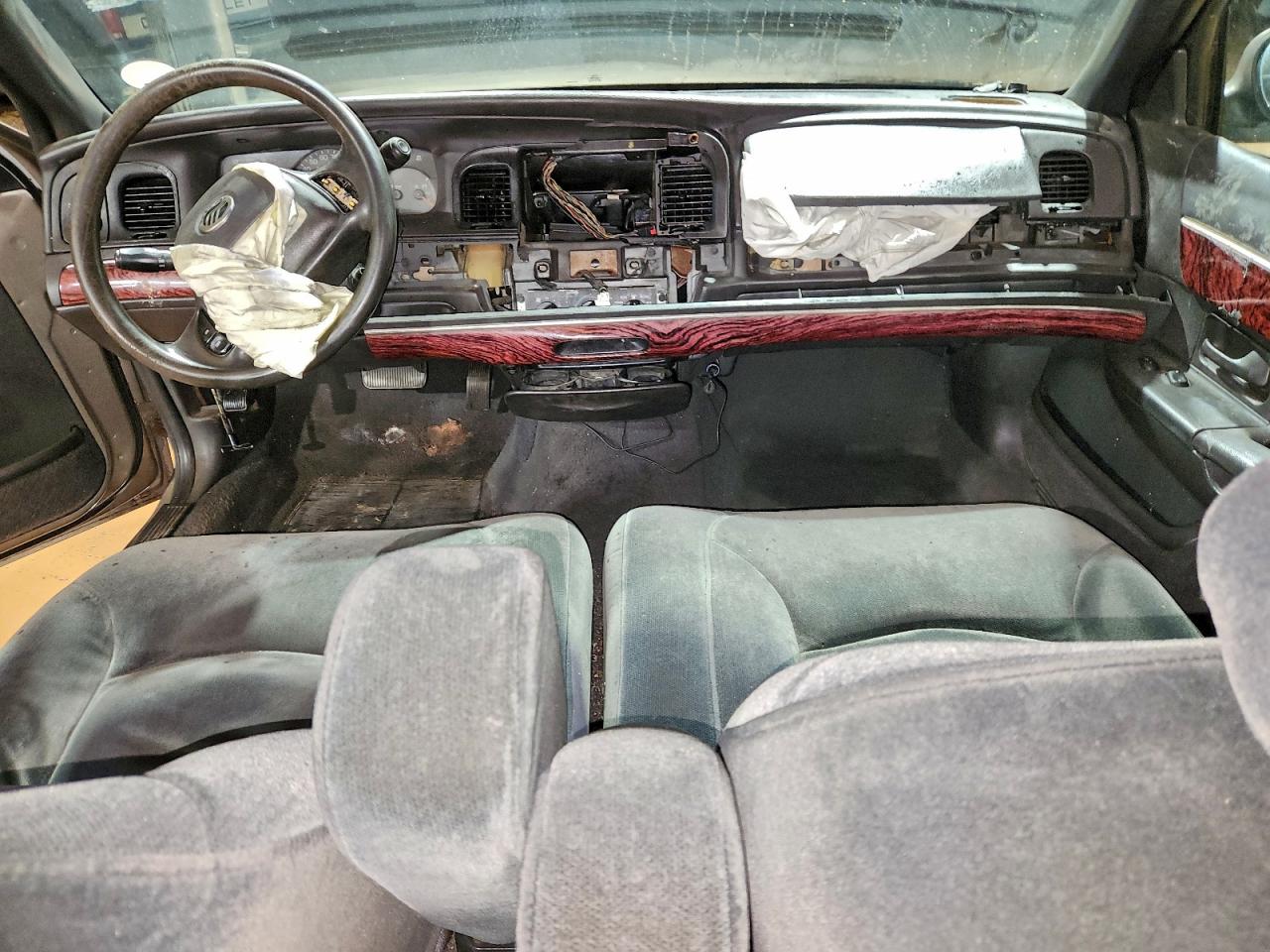 2001 Mercury Grand Marquis Gs VIN: 2MEFM74W31X662579 Lot: 94908525