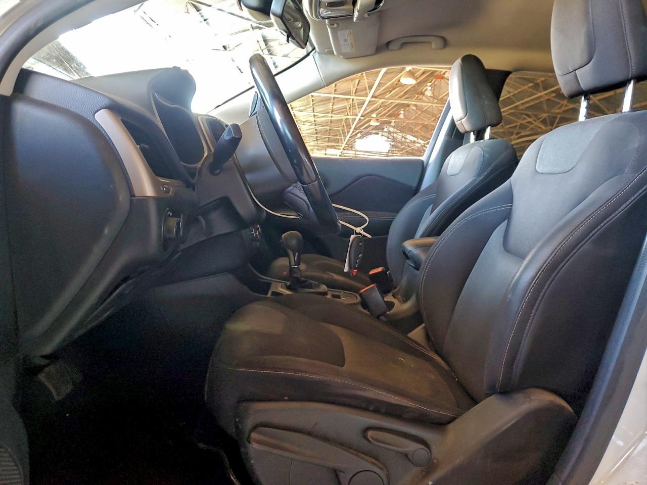 2015 Jeep Cherokee Sport VIN: 1C4PJLAB5FW676995 Lot: 94804395