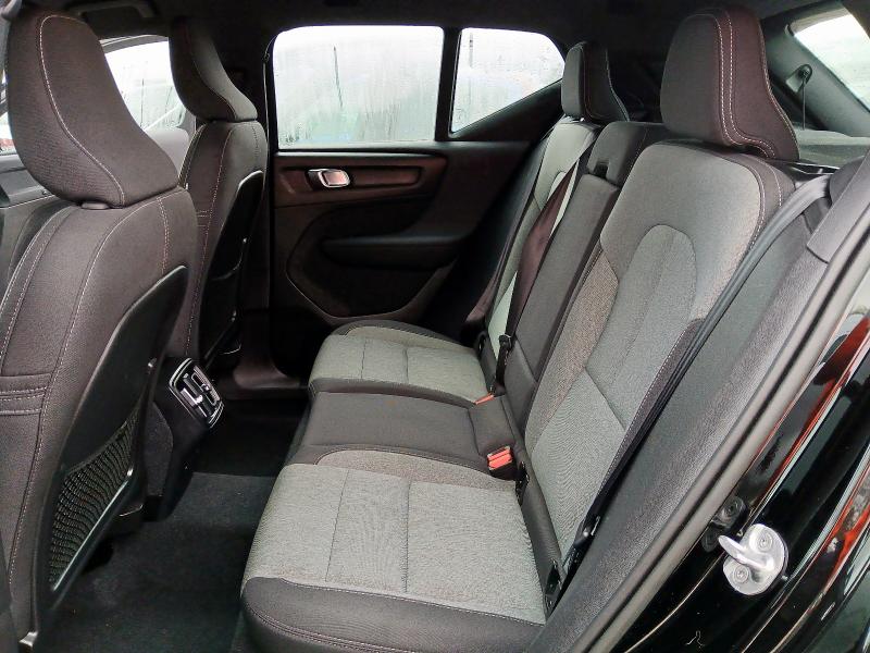 2022 VOLVO XC40 2.0 B3P PLUS DARK 5DR AUTO