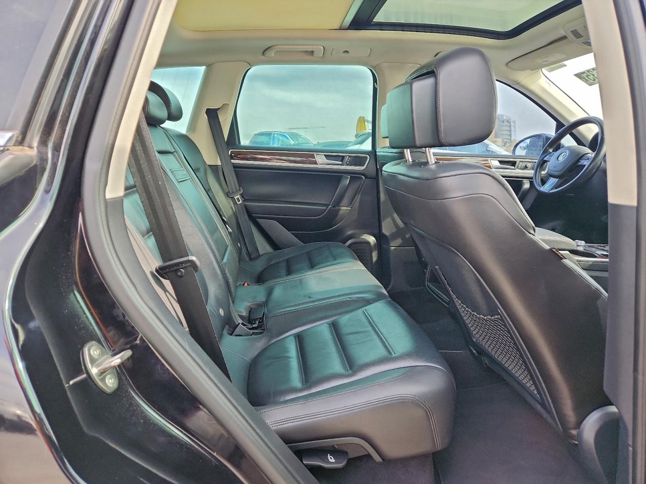 2016 Volkswagen Touareg Sport VIN: WVGEF9BP5GD001243 Lot: 95510635