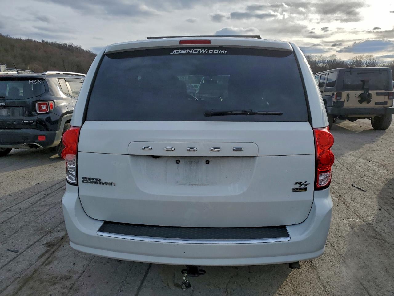 2016 Dodge Grand Caravan R/T VIN: 2C4RDGEG2GR376130 Lot: 94561595