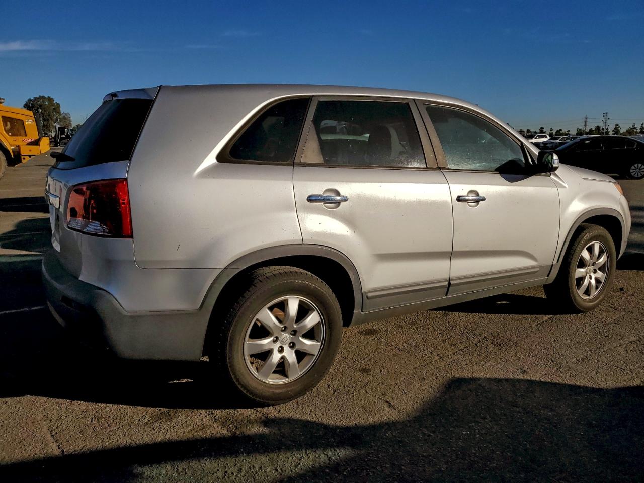 2011 Kia Sorento Base VIN: 5XYKT3A19BG044049 Lot: 97051165