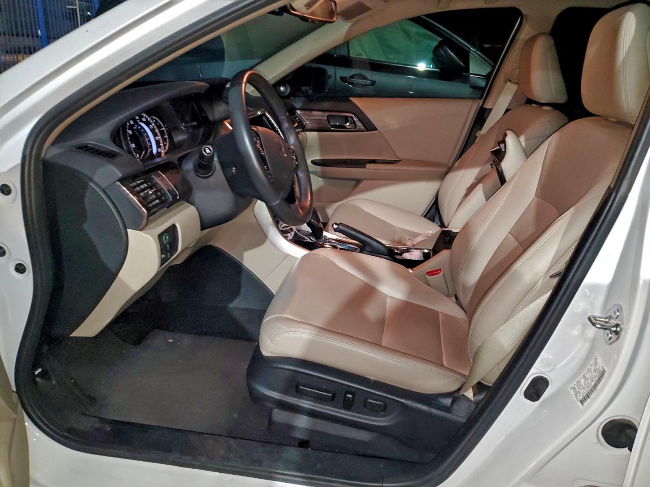 2017 Honda Accord Tou VIN: 001653 Lot: 96005225