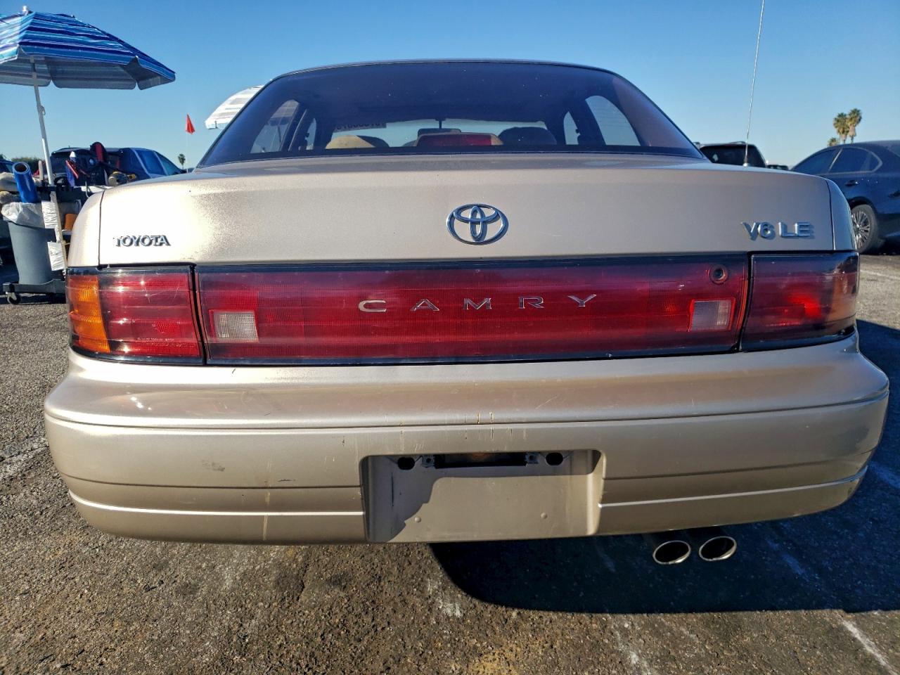 1993 Toyota Camry Le VIN: 4T1VK12E6PU092762 Lot: 97033375