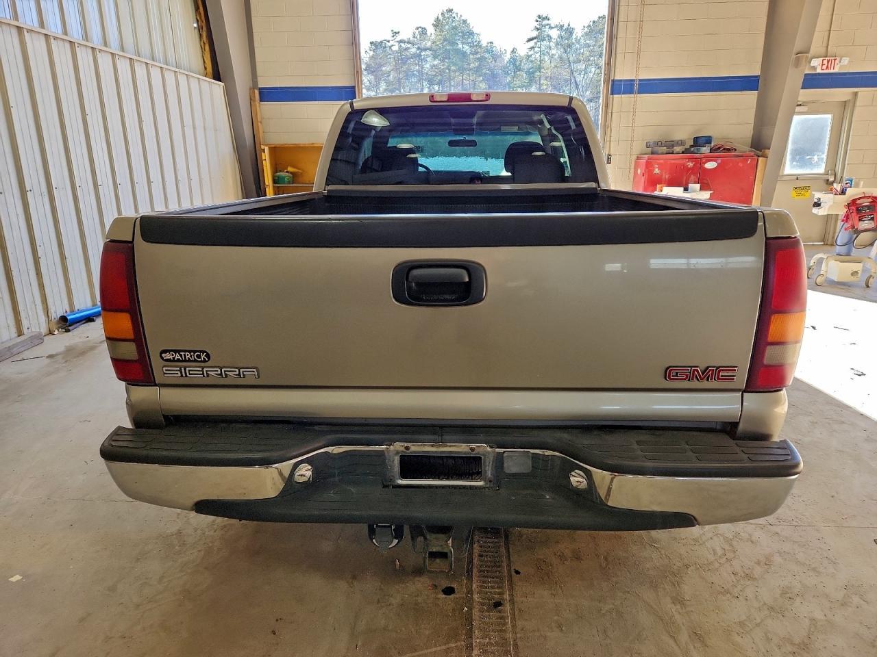 2001 GMC New Sierra K1500 VIN: 1GTEK19TX1E165870 Lot: 95553205