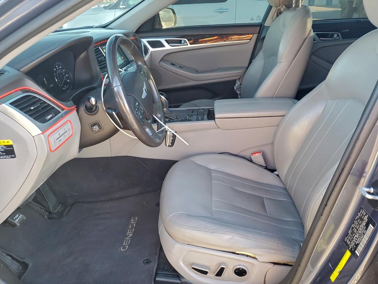 2015 Hyundai Genesis 3.8L VIN: KMHGN4JE1FU095182 Lot: 96585825