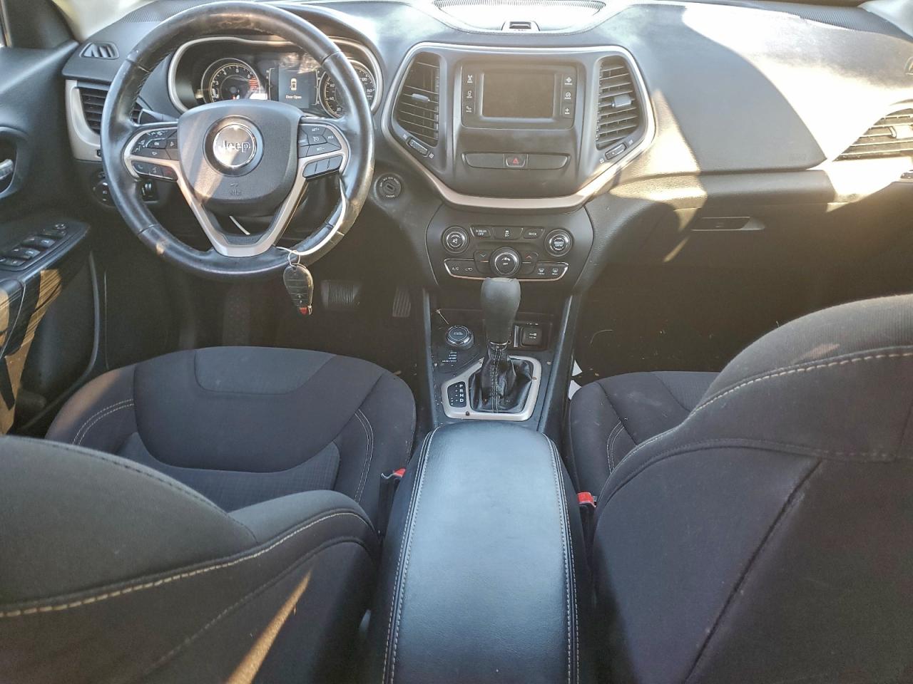 2016 Jeep Cherokee Latitude VIN: 1C4PJMCB6GW152162 Lot: 97736005