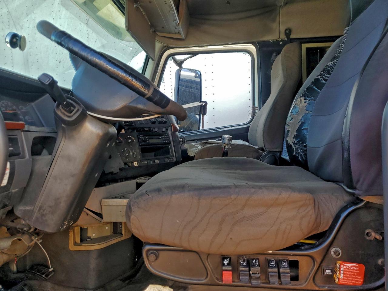 2005 Volvo Vnl Semi Truck VIN: 4V4NC9GG45N373139 Lot: 95194665