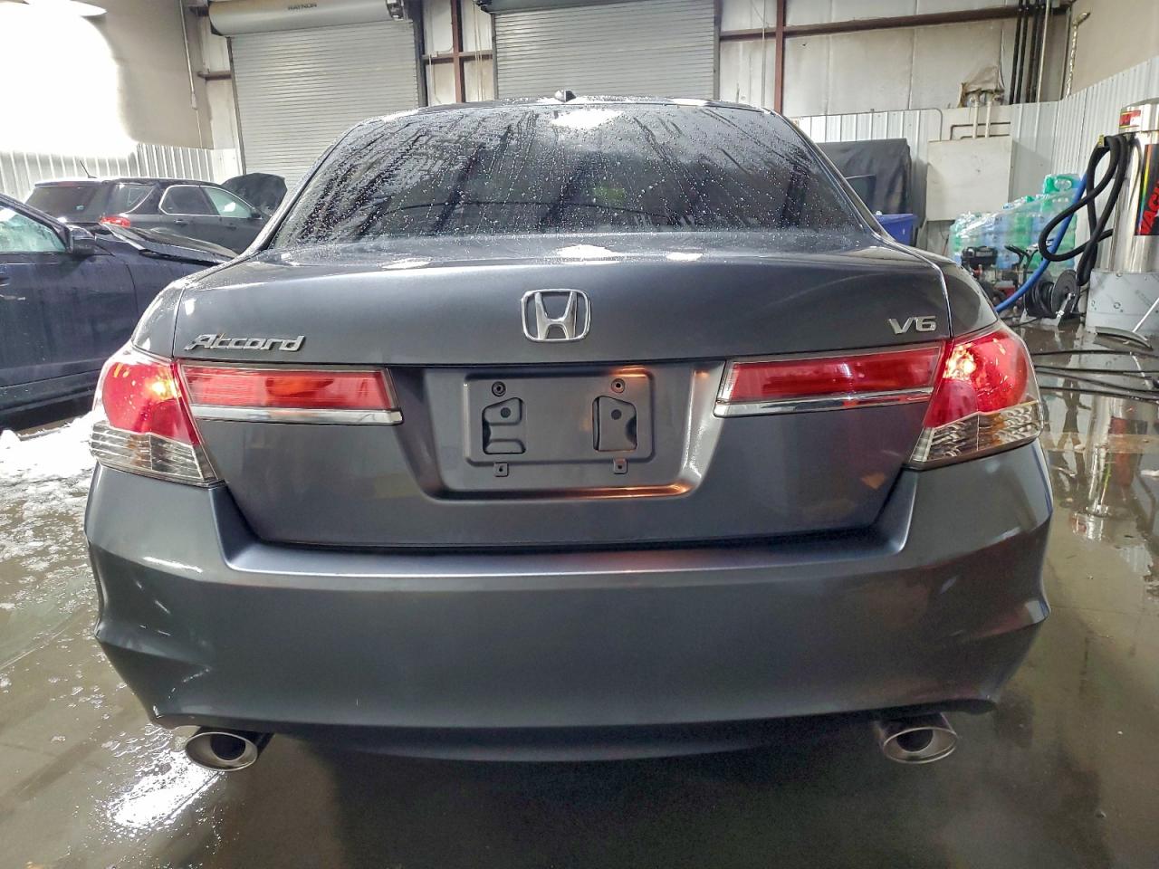 2011 Honda Accord Exl VIN: 1HGCP3F88BA029820 Lot: 95712435