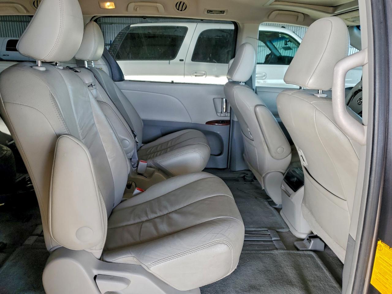 2011 Toyota Sienna Xle VIN: 5TDYK3DCXBS063206 Lot: 85439275