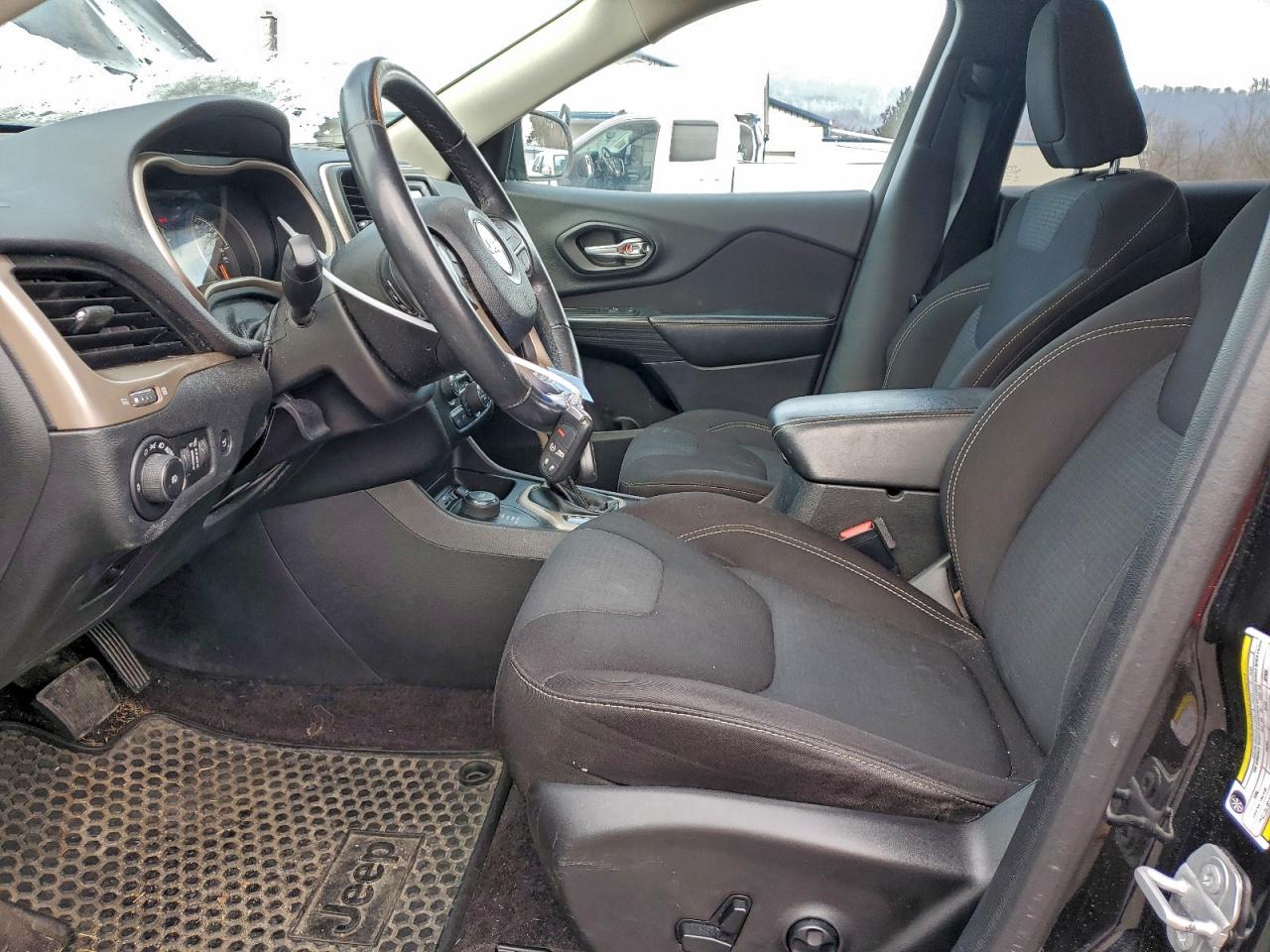 2016 Jeep Cherokee Latitude VIN: 1C4PJMCB0GW255173 Lot: 95694605