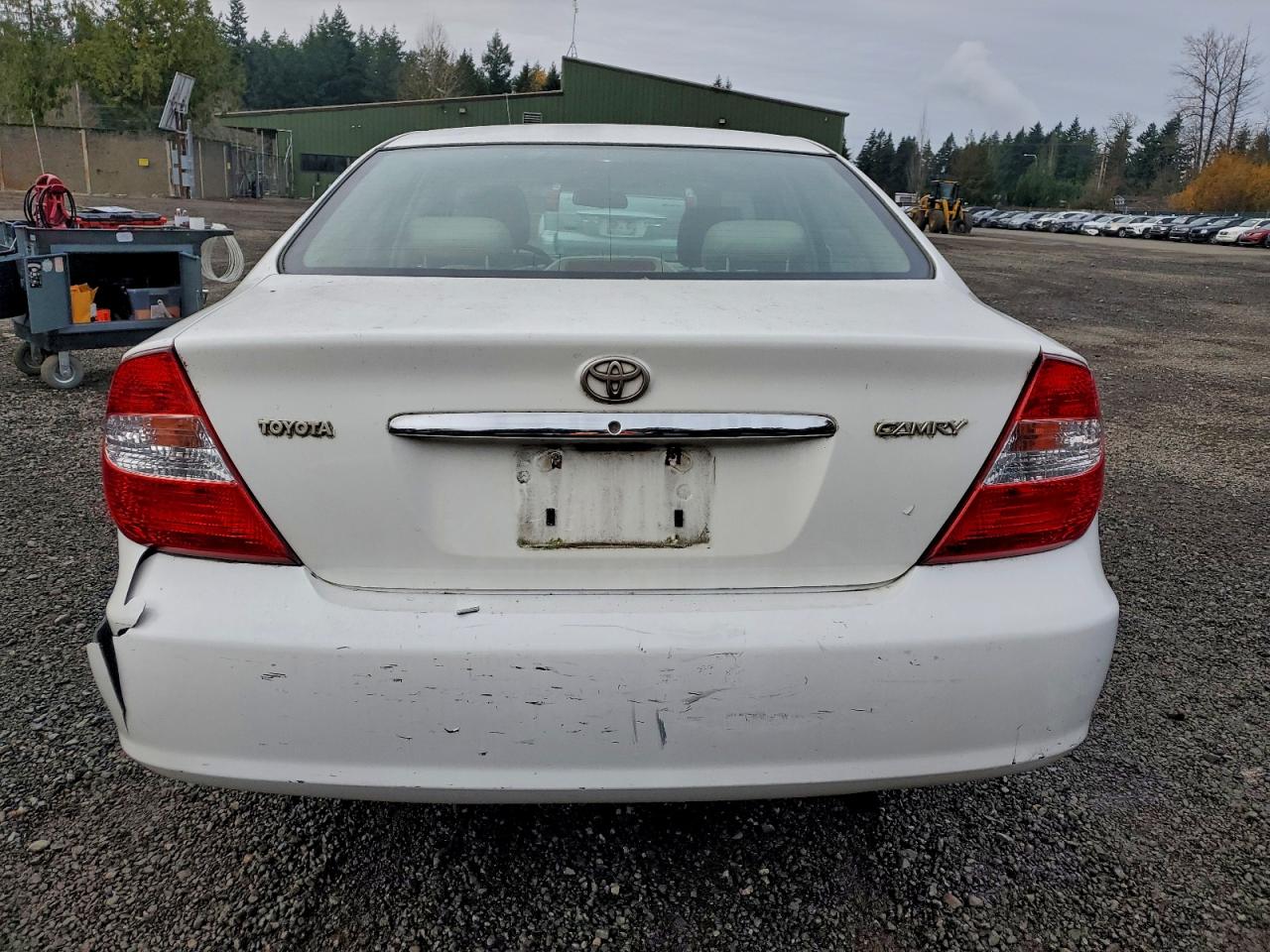 2004 Toyota Camry Le VIN: JTDBE30K740262861 Lot: 94956075