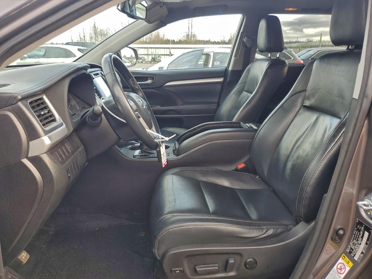 2016 Toyota Highlander Xle VIN: 5TDJKRFH0GS334830 Lot: 95994775