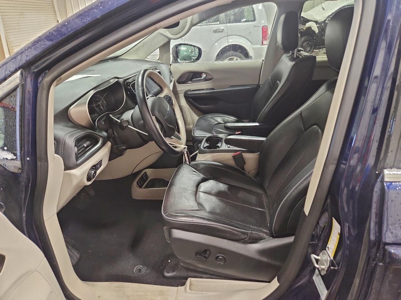 2017 Chrysler Pacifica Limited VIN: 2C4RC1GG4HR748128 Lot: 95499775