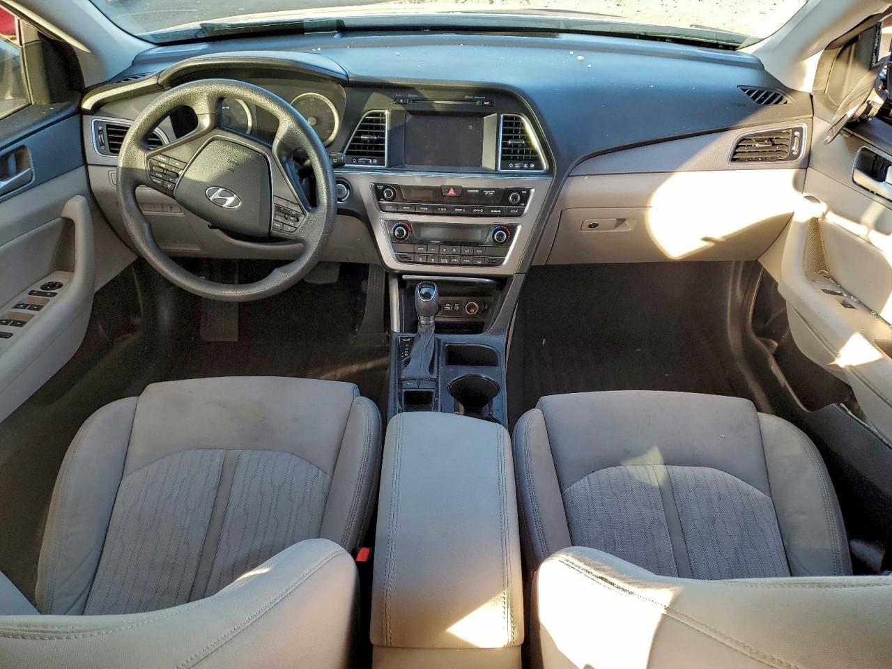 2017 Hyundai Sonata Hybrid VIN: KMHE24L16HA050933 Lot: 98025445