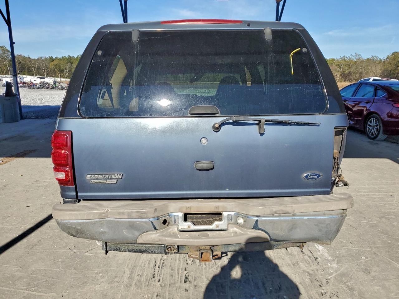 2000 Ford Expedition Eddie Bauer VIN: 1FMRU17LXYLA00143 Lot: 95828105