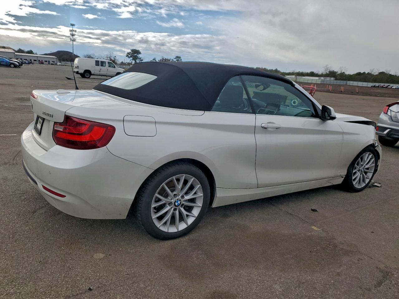 Фото: WBA1L9C57GV325620