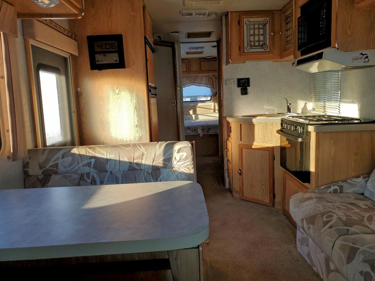 1998 Ford Econoline E450 Super Duty Cutaway Van Rv VIN: 1FDXE40S0WHA24569 Lot: 93908605