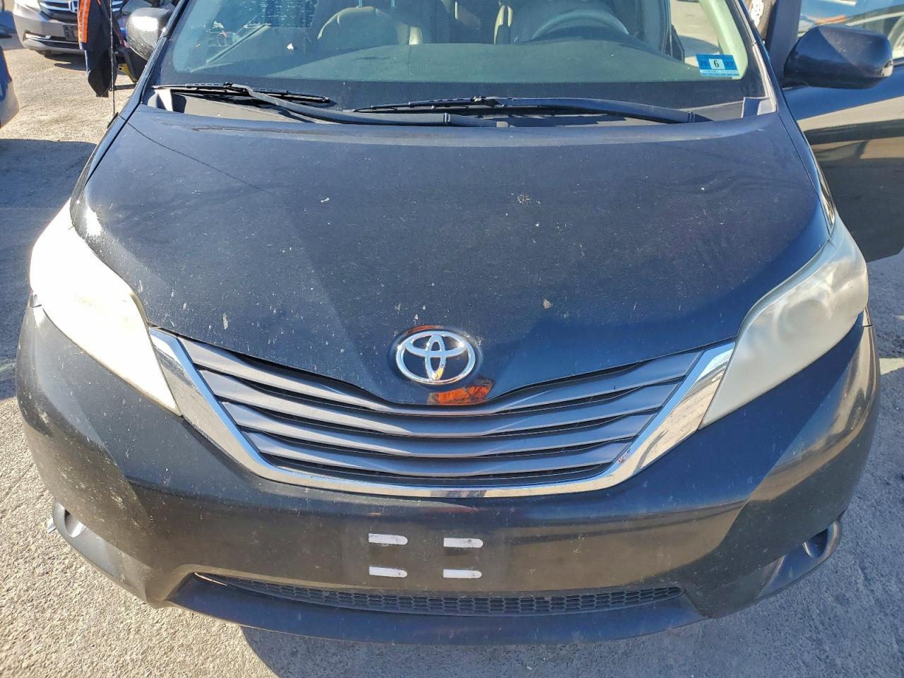 2011 Toyota Sienna Xle VIN: 5TDYK3DC4BS108575 Lot: 93846495