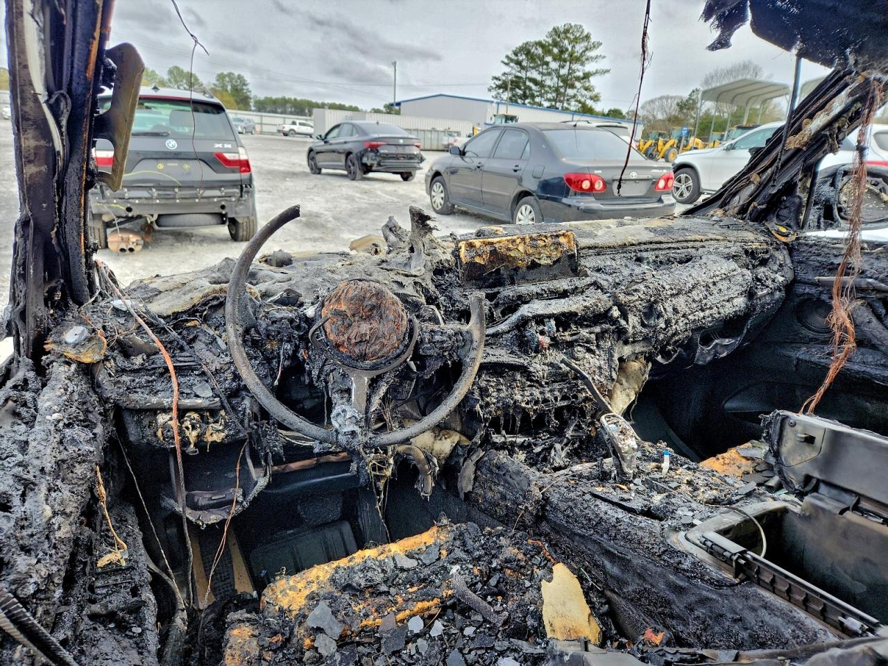 Фото: 5UXKR2C30H0X05763