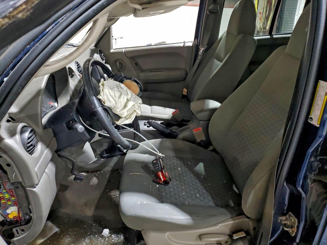 2005 Jeep Liberty Sport VIN: 1J4GL48K15W601984 Lot: 94591595