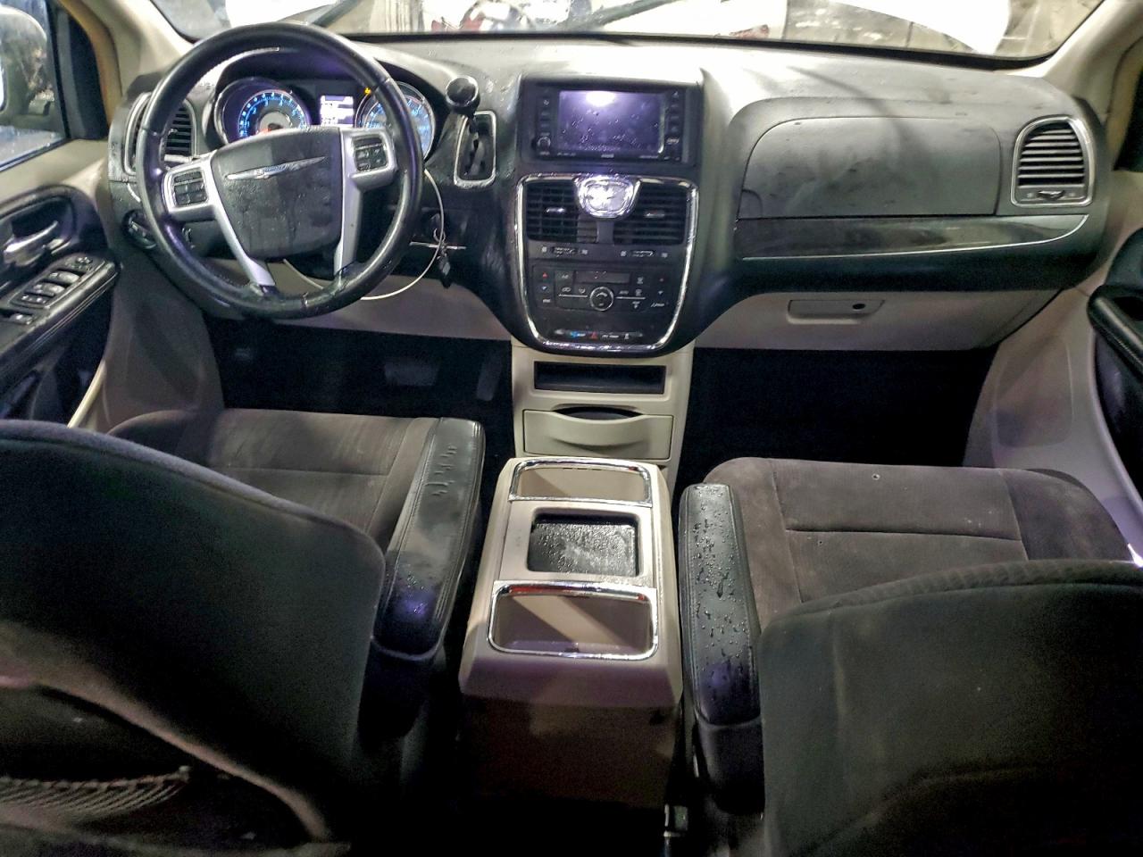 2011 Chrysler Town & Country Touring VIN: 2A4RR5DG2BR694548 Lot: 96424055