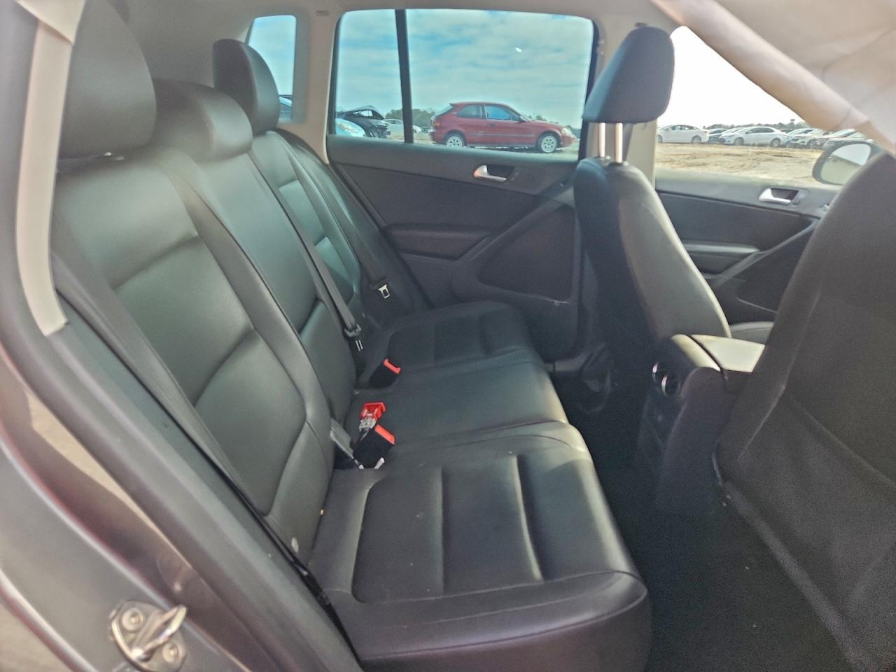 2016 Volkswagen Tiguan S VIN: WVGAV7AX2GW596743 Lot: 95190855