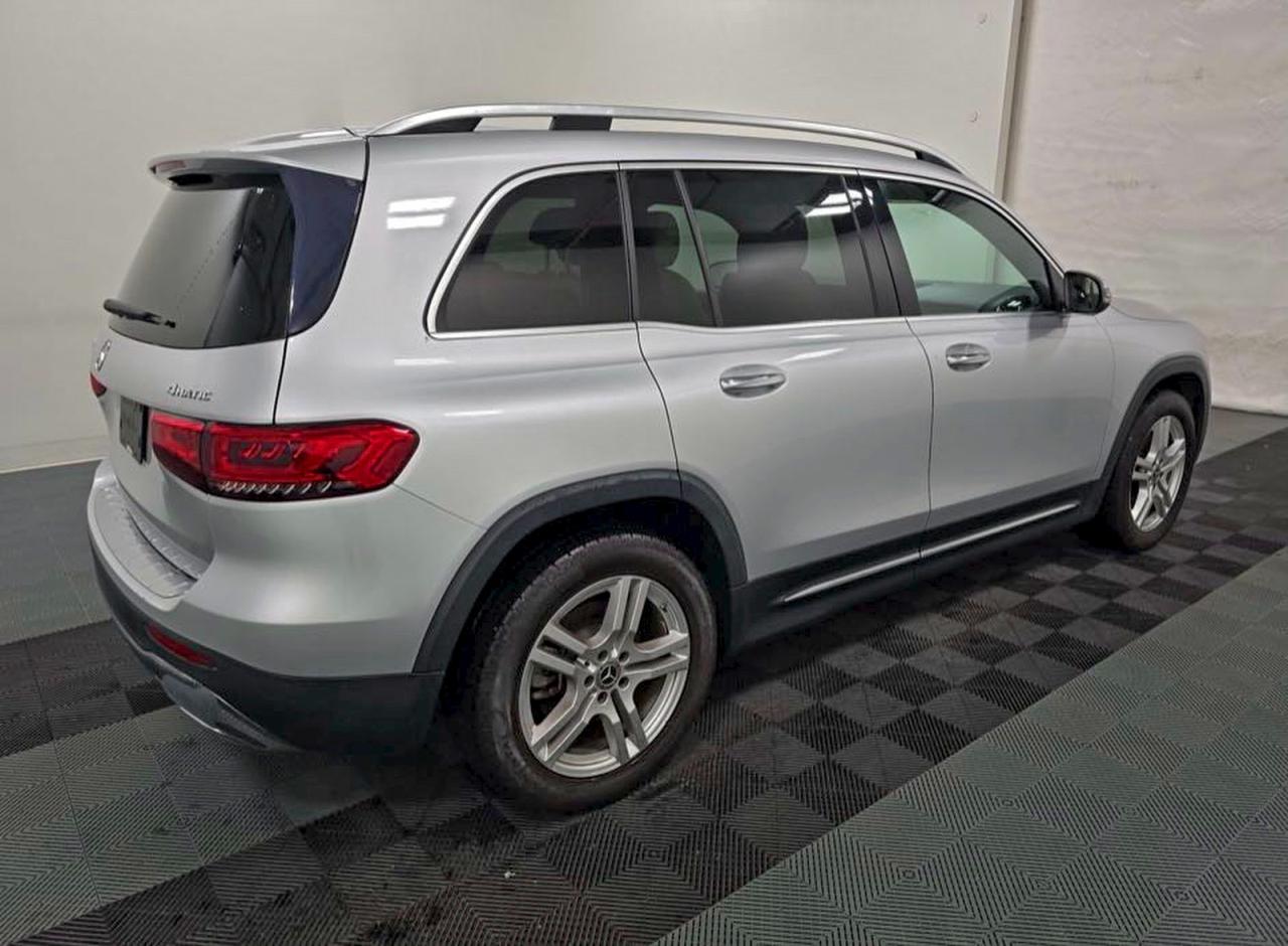 Фото: W1N4M4HB1MW112949