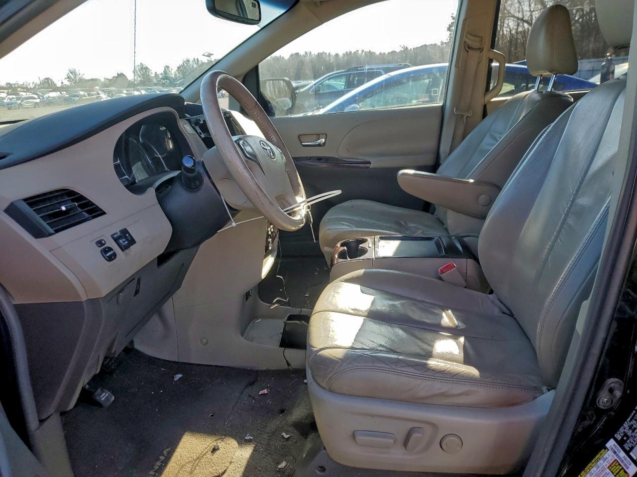 2011 Toyota Sienna Xle VIN: 5TDYK3DC4BS108575 Lot: 93846495