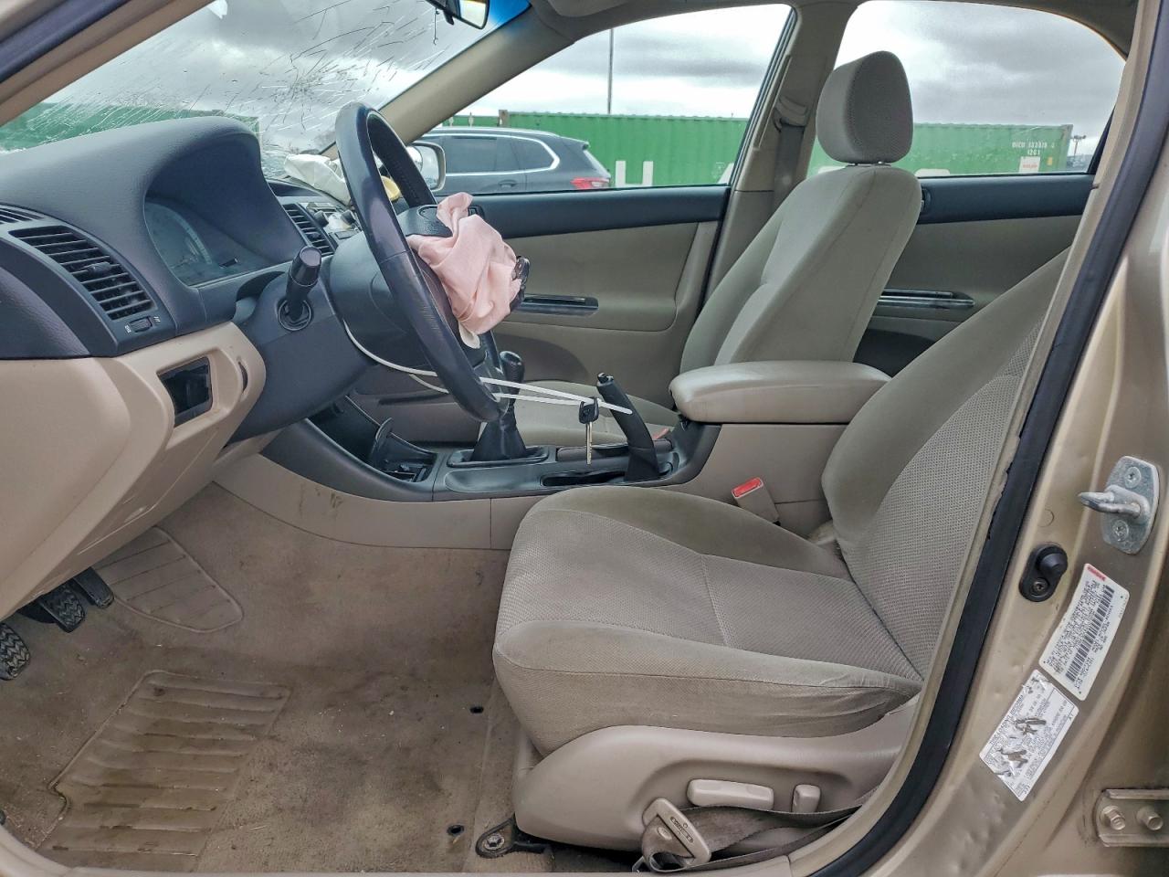 2002 Toyota Camry Le VIN: JTDBE32K820075090 Lot: 94753735