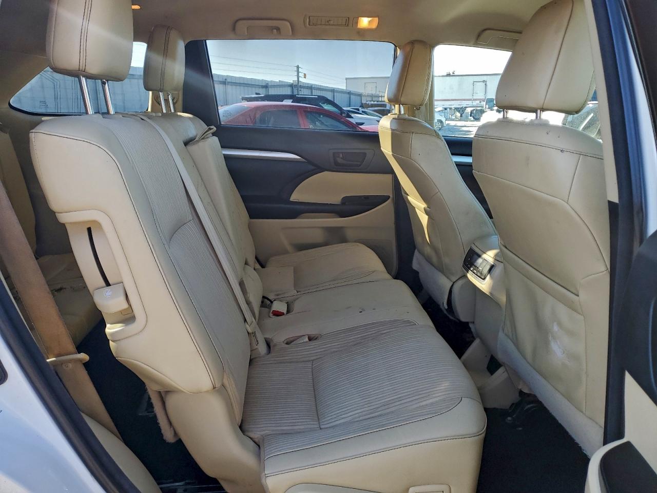 2018 Toyota Highlander Le VIN: 5TDBZRFH4JS848137 Lot: 95073965