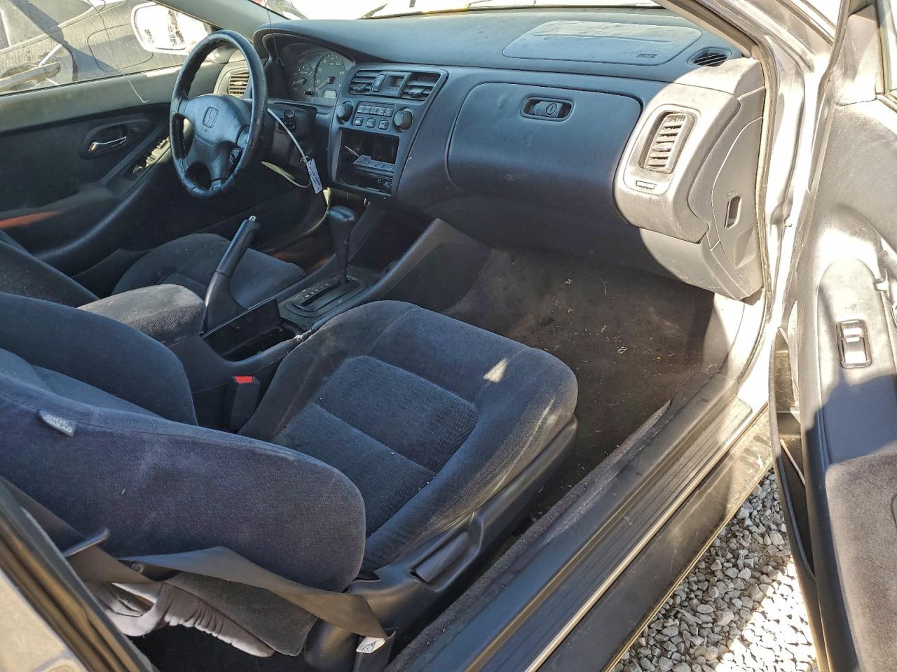 2000 Honda Accord Lx VIN: 1HGCG2244YA039122 Lot: 94147545