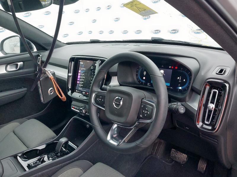 2022 VOLVO XC40 2.0 B3P PLUS DARK 5DR AUTO