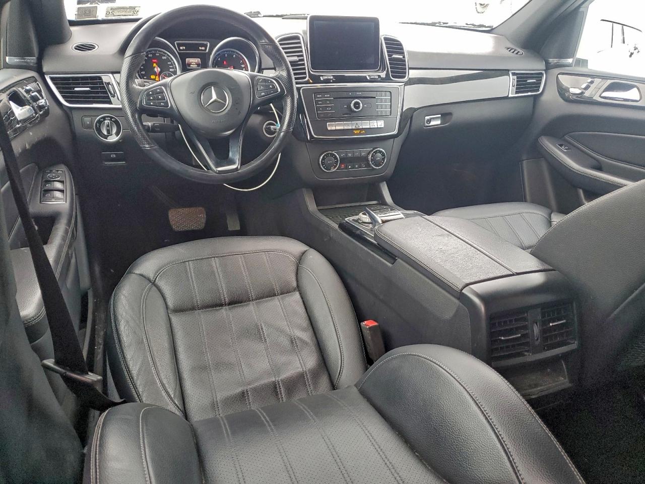 Фото: 4JGDA5HB6GA685607