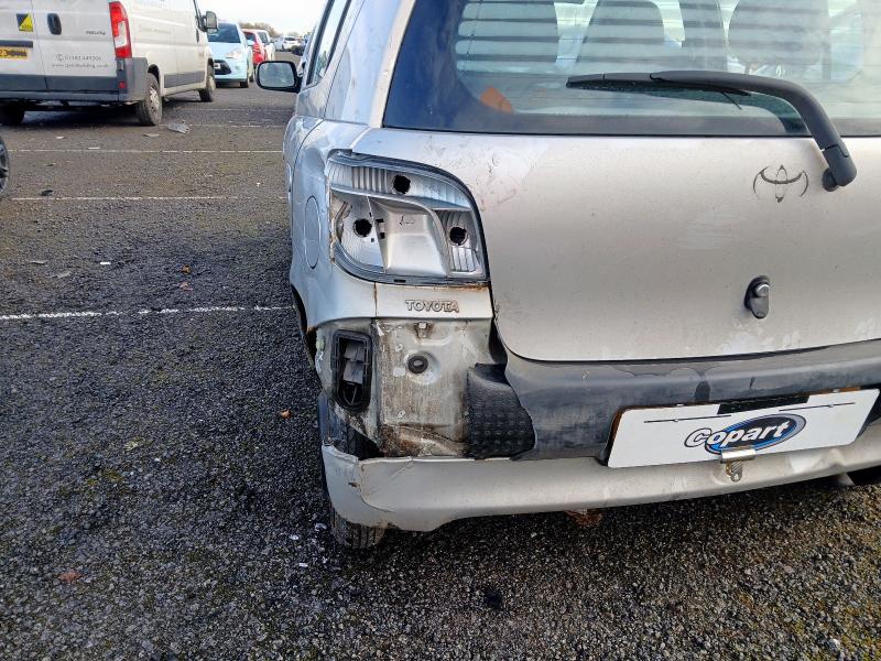 2002 TOYOTA YARIS GS 