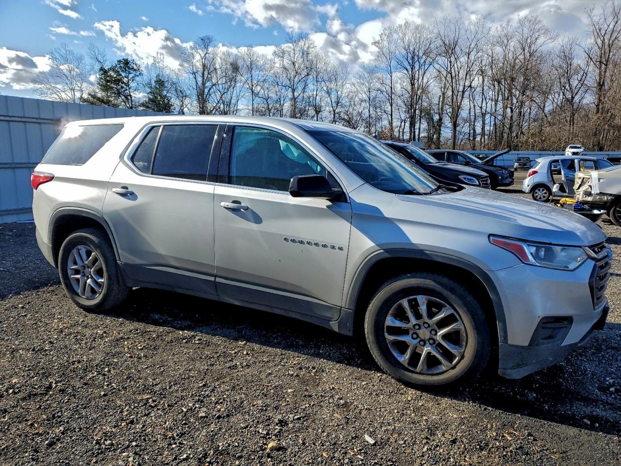 2019 Chevrolet Traverse Ls VIN: 1GNERFKW1KJ236564 Lot: 97572435
