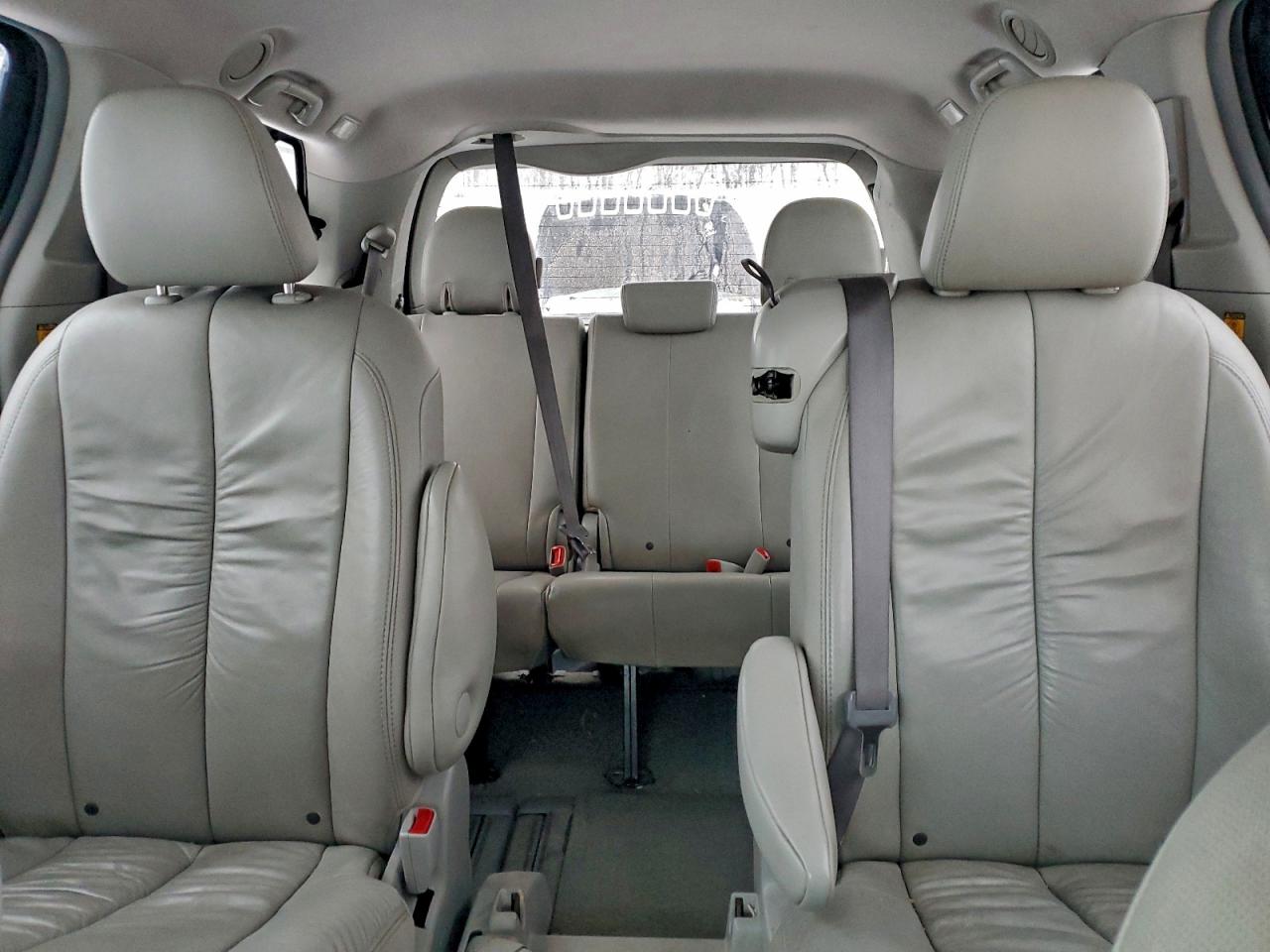 2011 Toyota Sienna Xle VIN: 5TDYK3DC4BS012915 Lot: 96389975