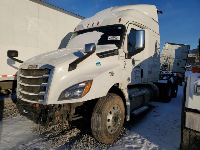 Lot #2339821055 2019 FREIGHTLINER CASCADIA 1 salvage car