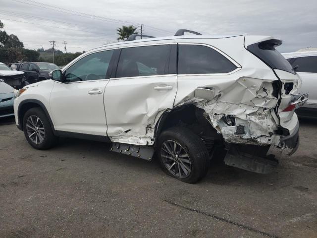 VIN 5TDKZRFH8KS339444 2019 Toyota Highlander, SE no.2