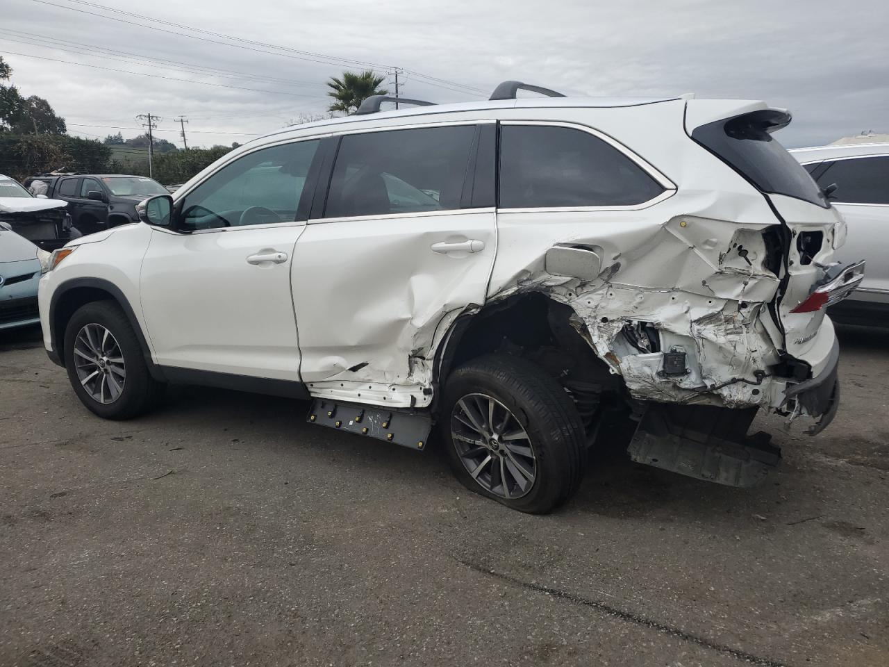 5TDKZRFH8KS339444 TOYOTA HIGHLANDER 2019