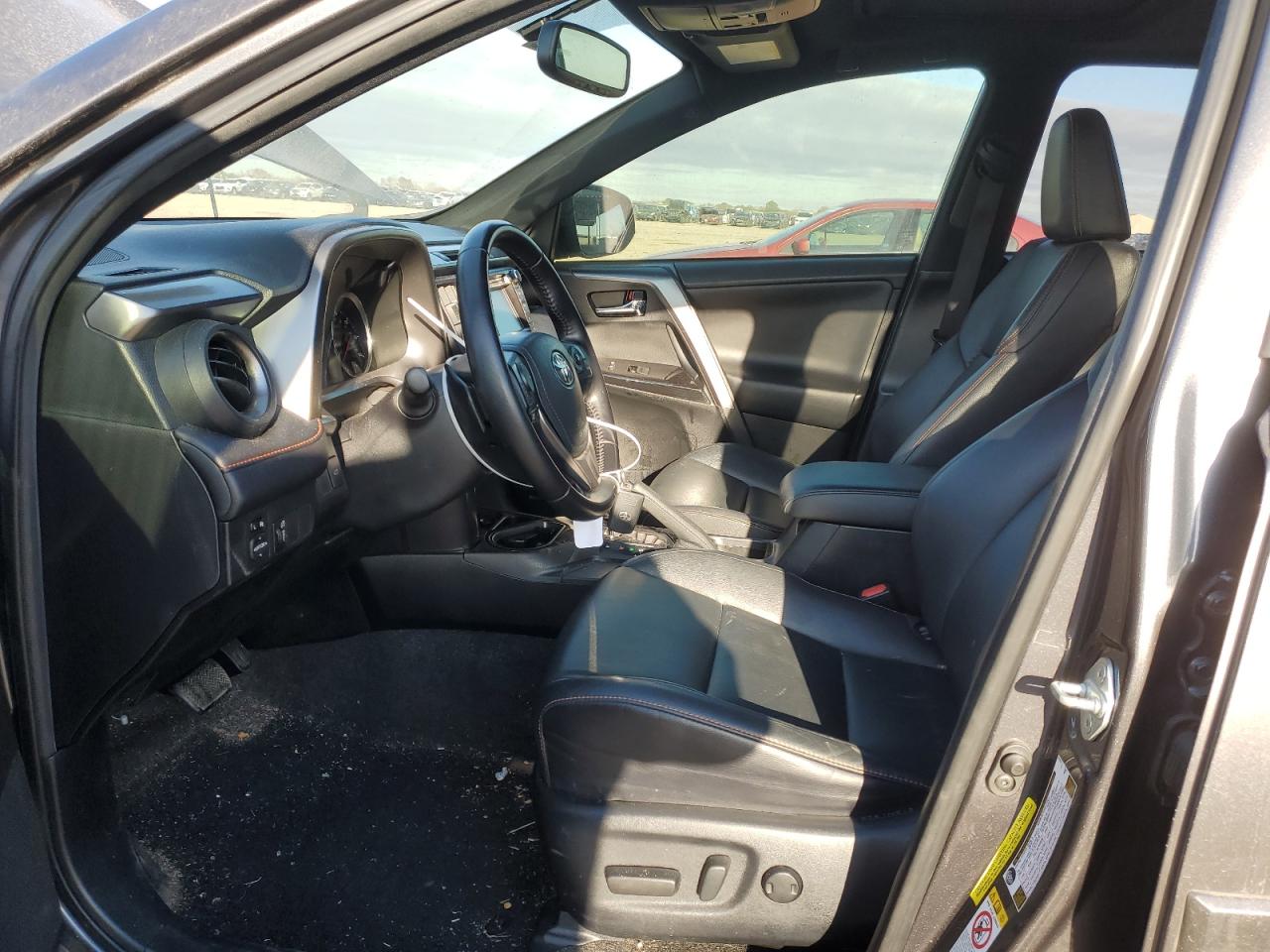 JTMNFREV2GJ084811 TOYOTA RAV4 2016