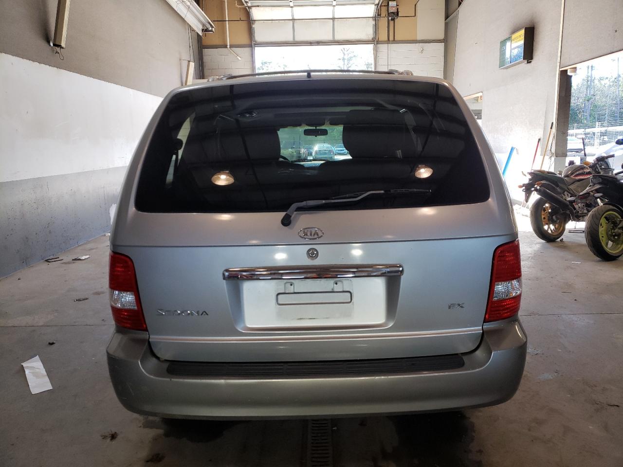 Lot #2339936841 2004 KIA SEDONA