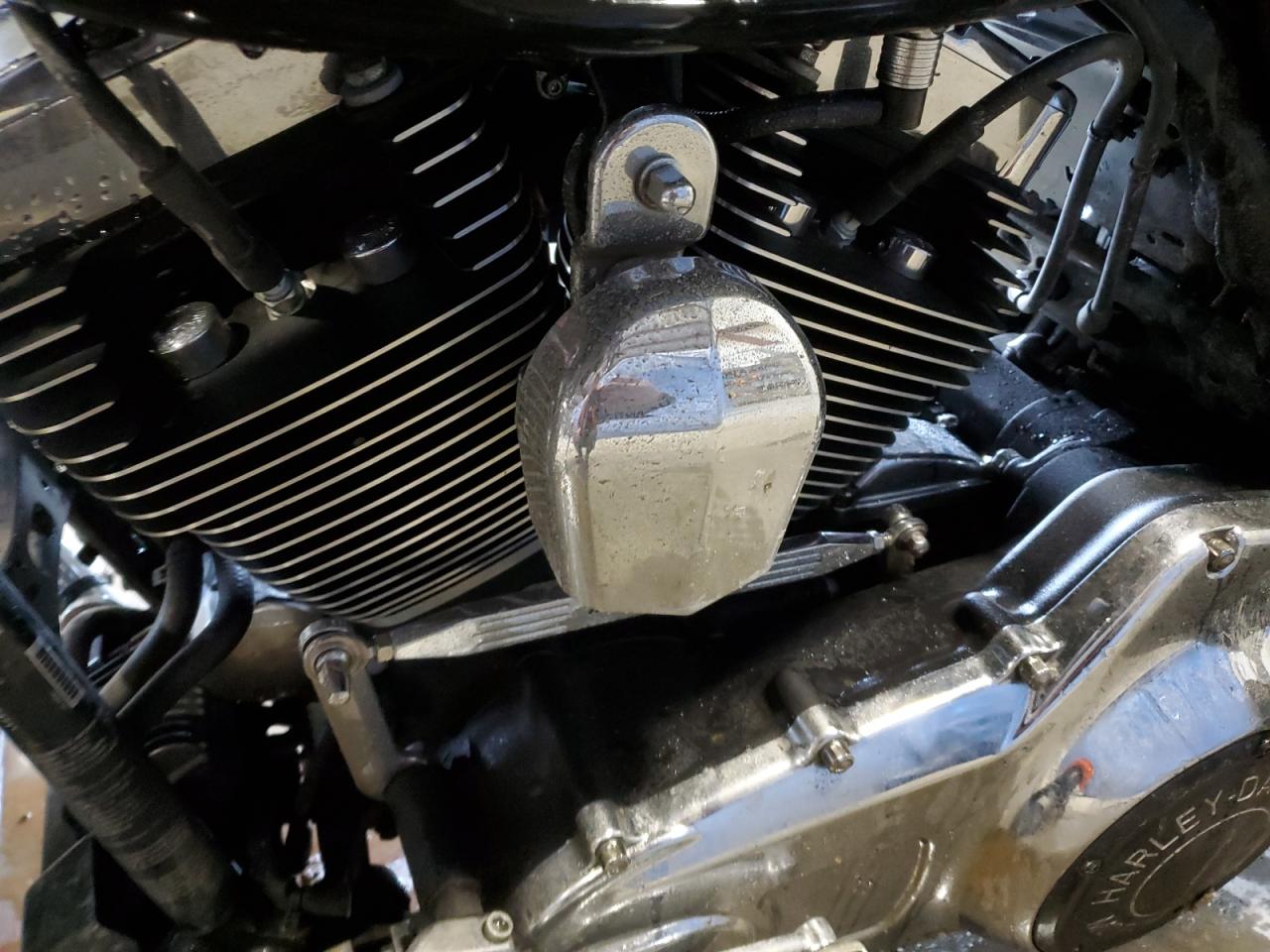 1HD1KBM18GB648471 HARLEY-DAVIDSON FL 2016