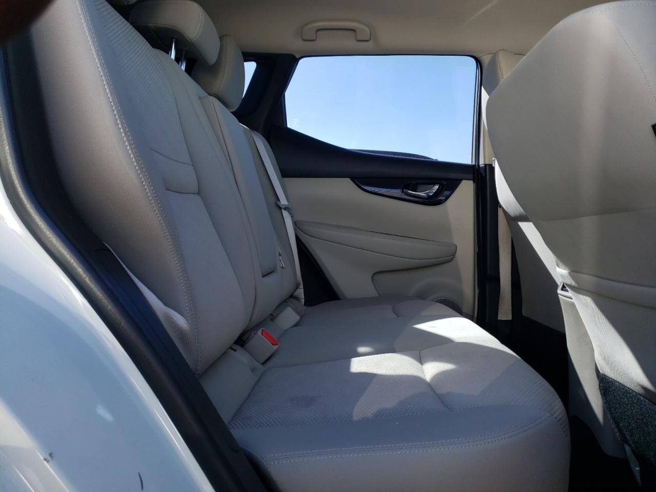 JN1BJ1CR2JW269169 NISSAN ROGUE 2018