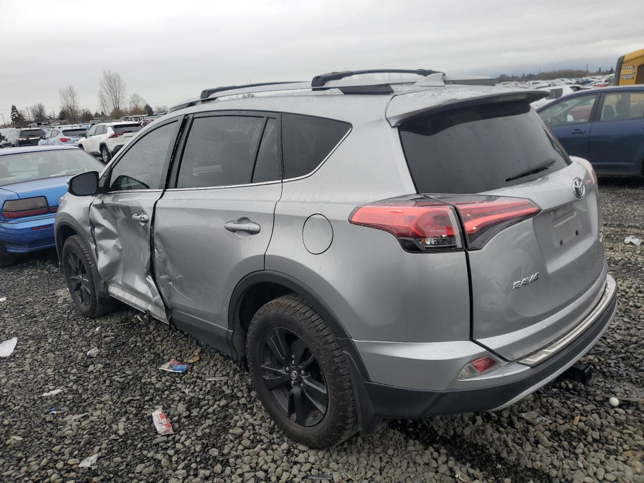 JTMRFREV3JJ198647 TOYOTA RAV4 2018