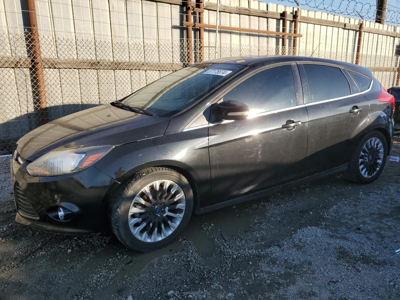 1FAHP3N29CL321411 2012 Ford Focus Titanium